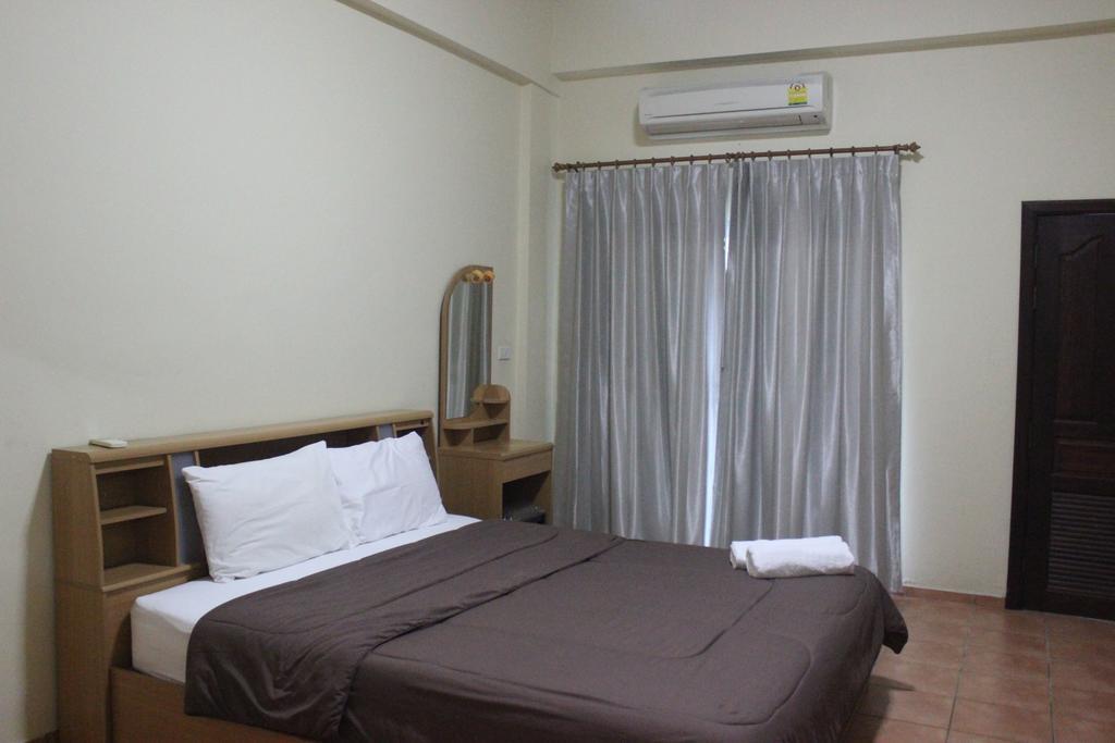 Lomsabai Apartments Bangsaen Buitenkant foto