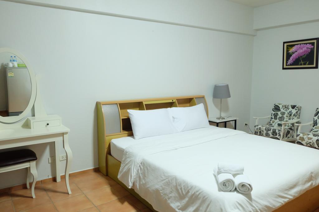 Lomsabai Apartments Bangsaen Buitenkant foto