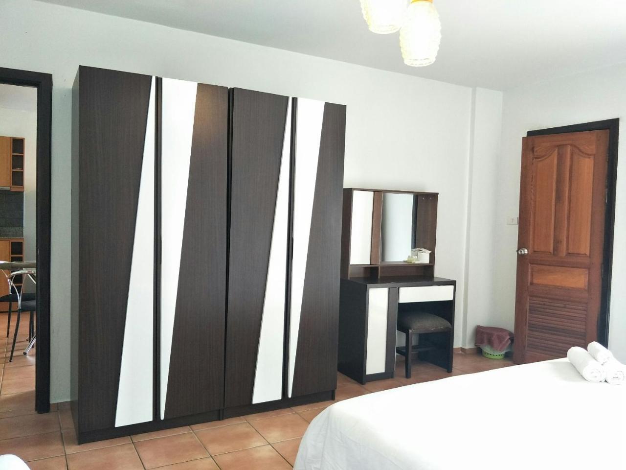 Lomsabai Apartments Bangsaen Buitenkant foto
