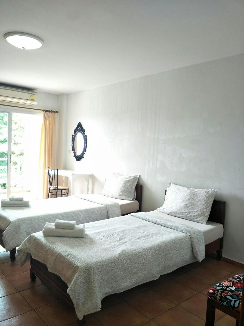 Lomsabai Apartments Bangsaen Buitenkant foto