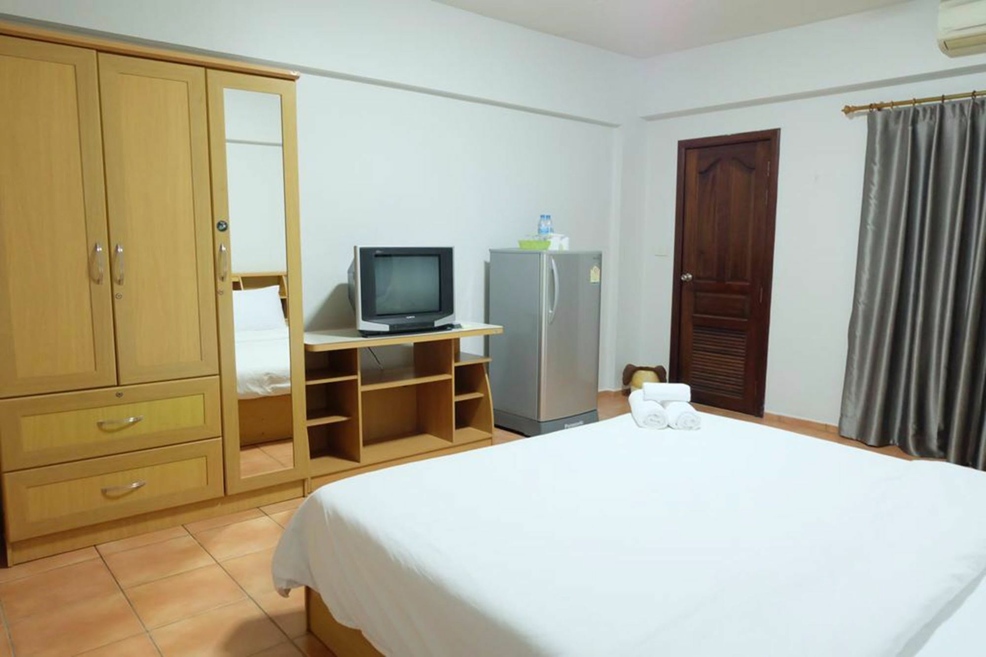 Lomsabai Apartments Bangsaen Buitenkant foto