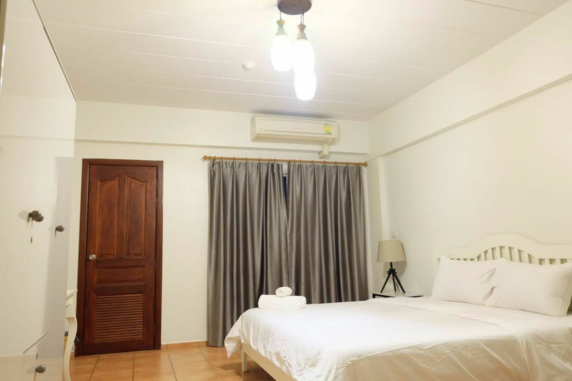 Lomsabai Apartments Bangsaen Buitenkant foto