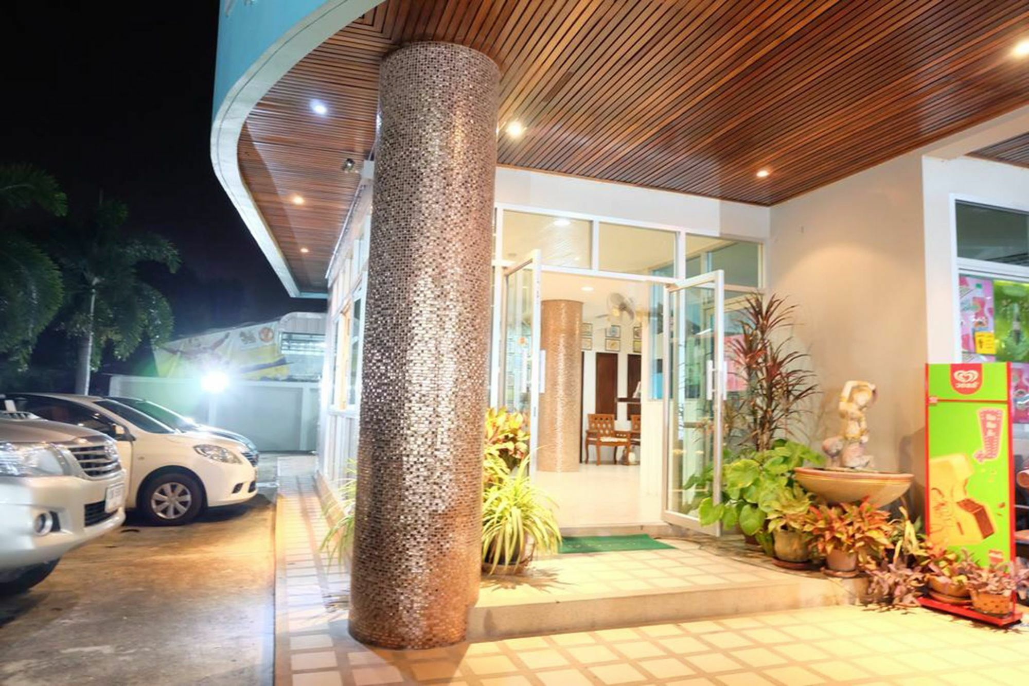 Lomsabai Apartments Bangsaen Buitenkant foto