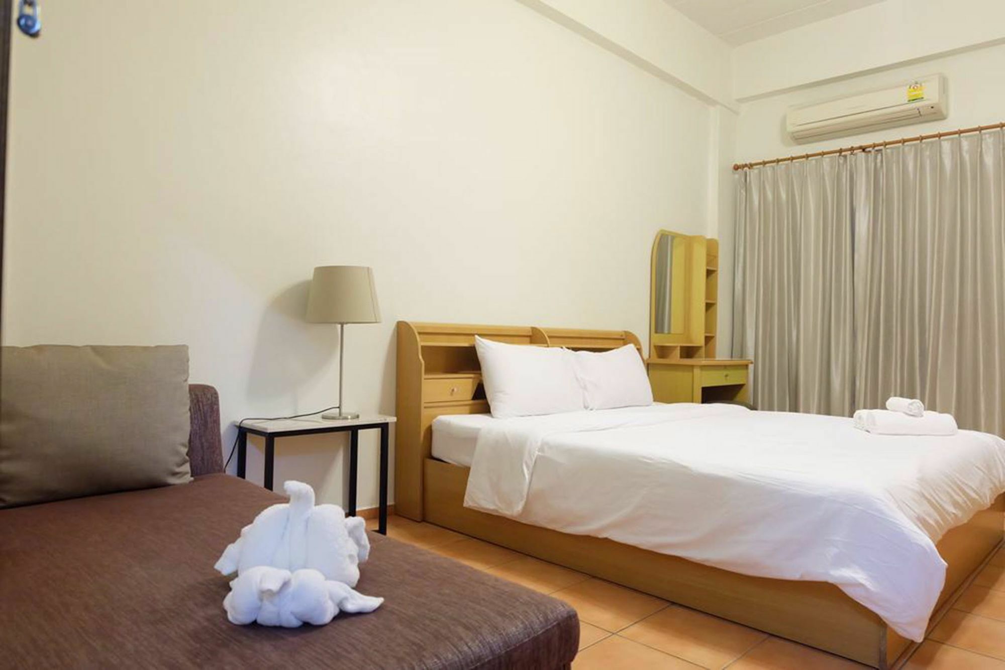 Lomsabai Apartments Bangsaen Buitenkant foto