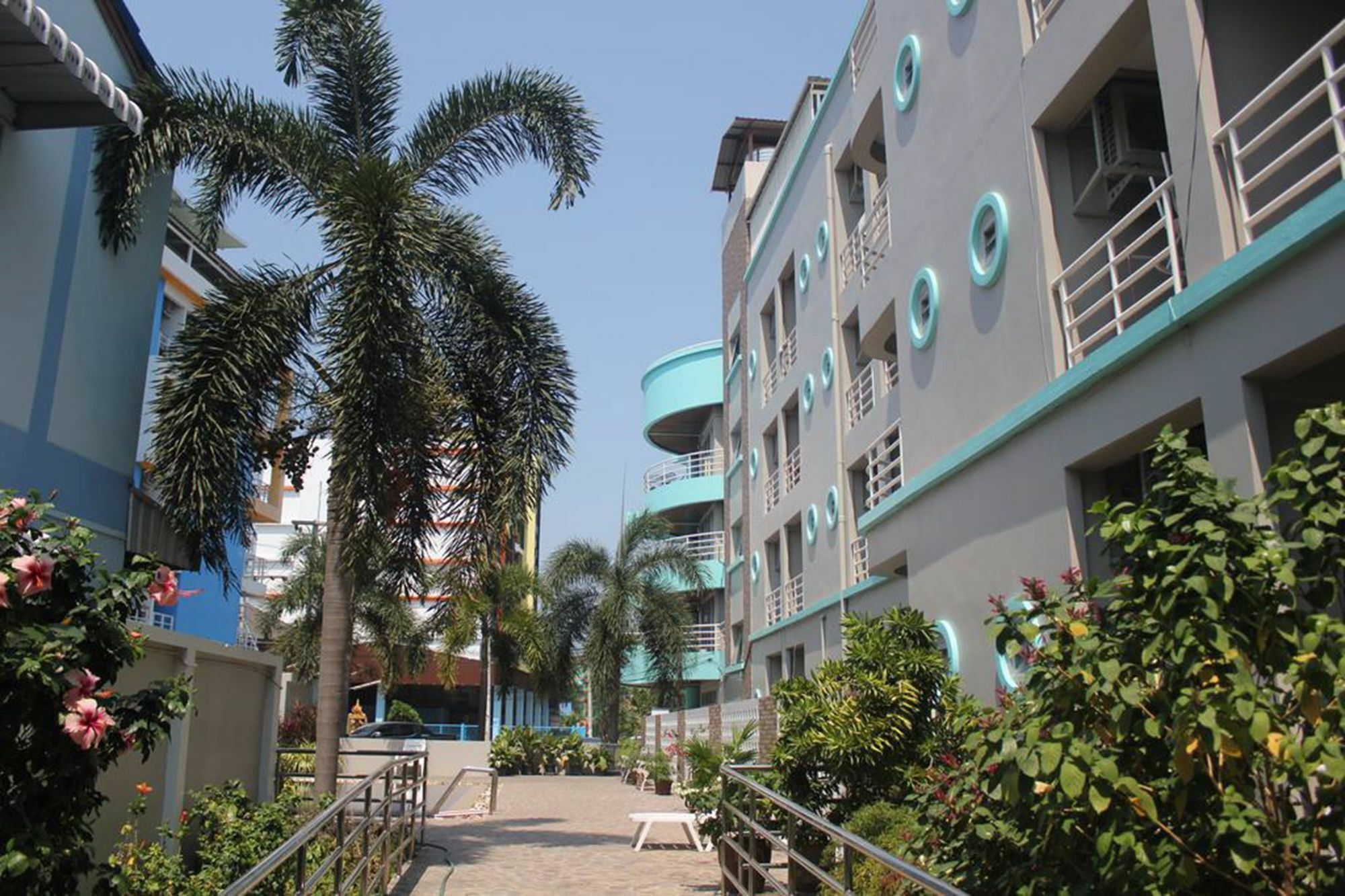 Lomsabai Apartments Bangsaen Buitenkant foto